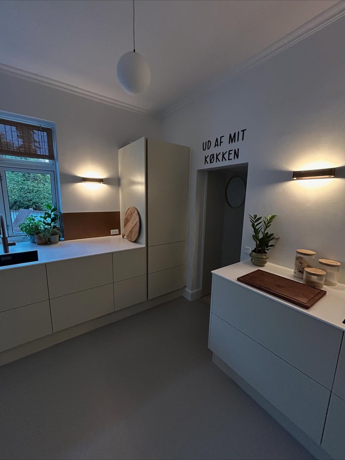 Køkken Amager - Egefiner med Rose Guld Detaljer - Schaefer & Risom