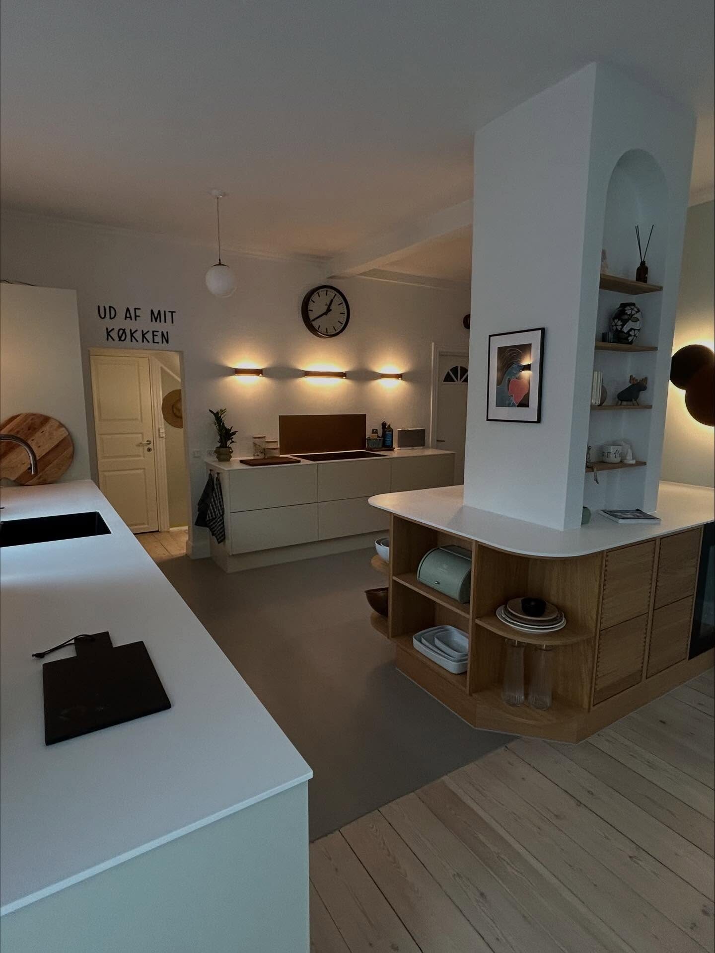 Køkken Amager - Egefiner med Rose Guld Detaljer - Schaefer & Risom