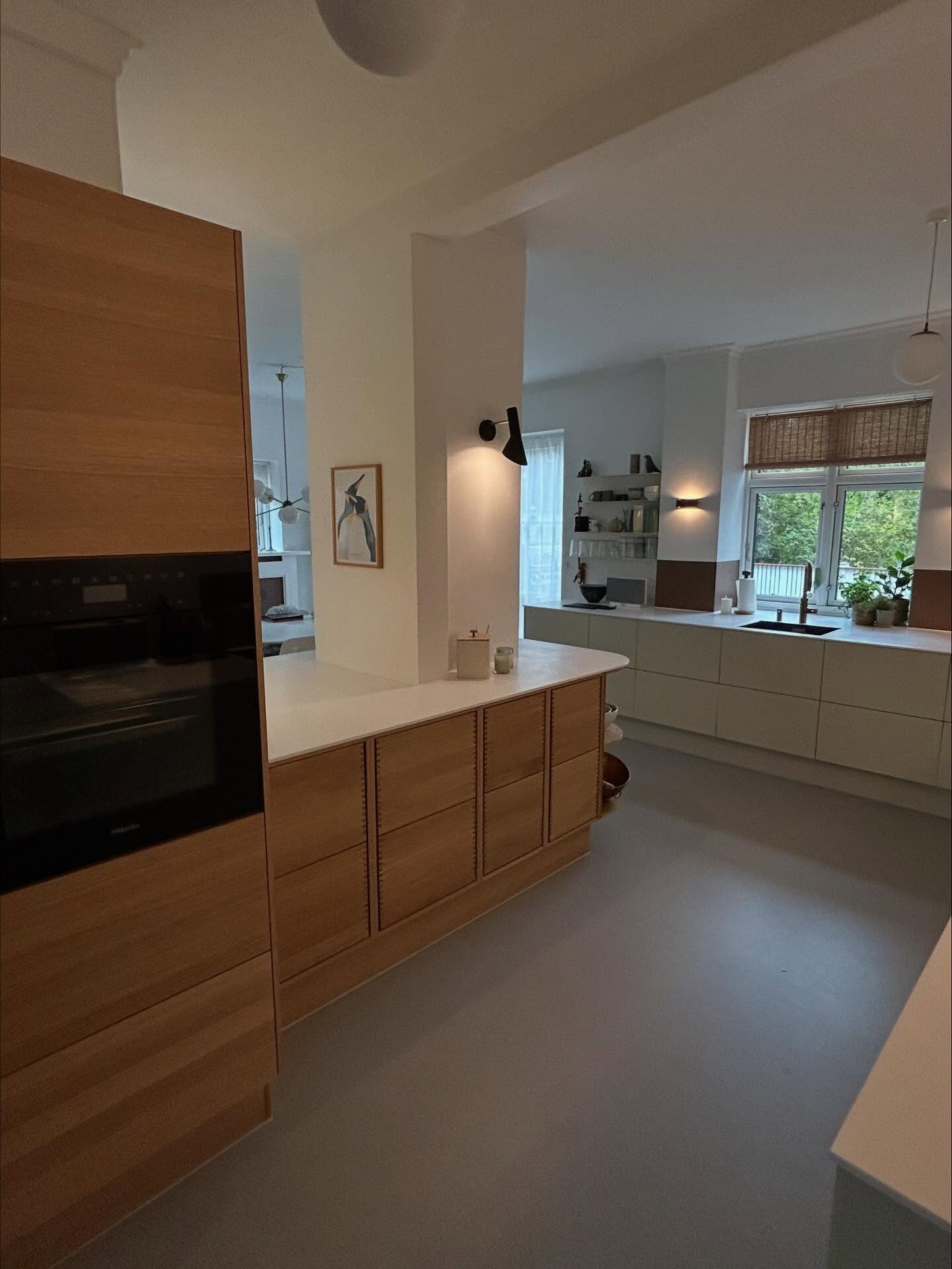 Køkken Amager - Egefiner med Rose Guld Detaljer - Schaefer & Risom