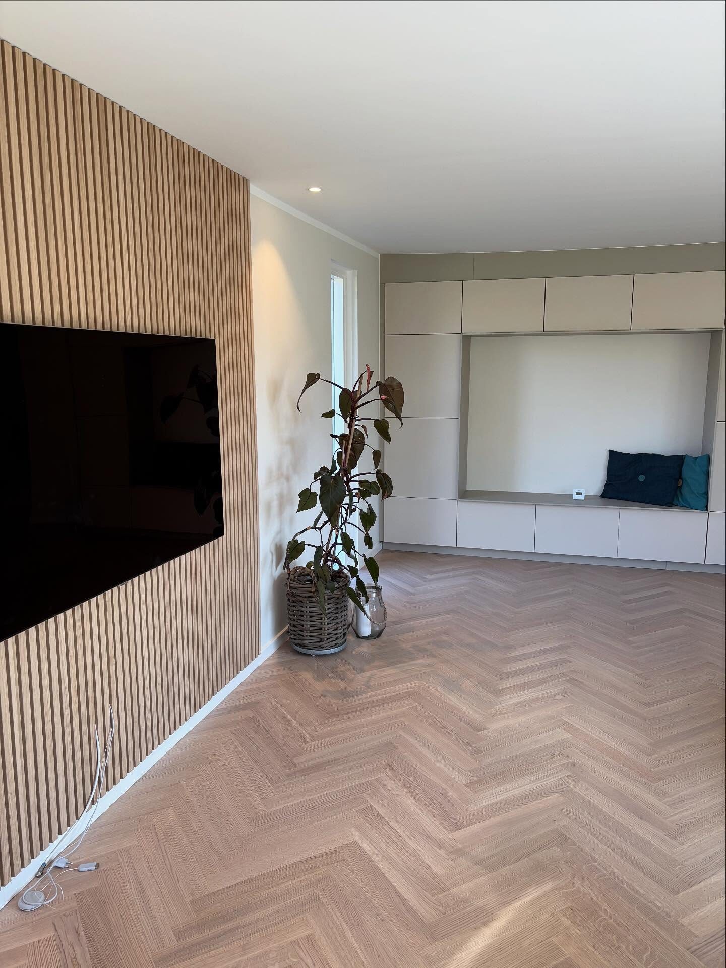 Sildebensgulv Ballerup med Klædeskabe - Schaefer & Risom