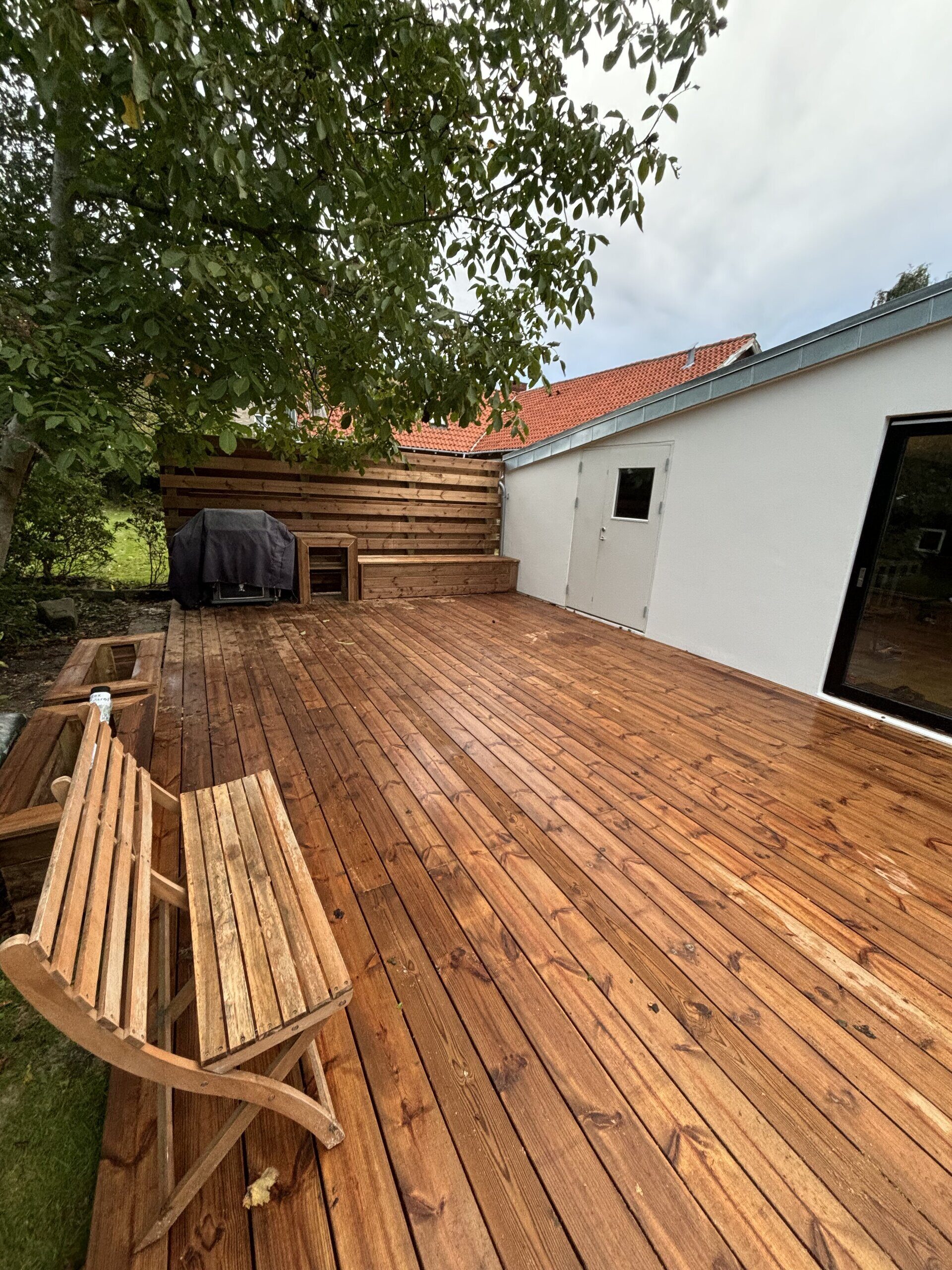 Terrasse i fyrretræ, Lyngby