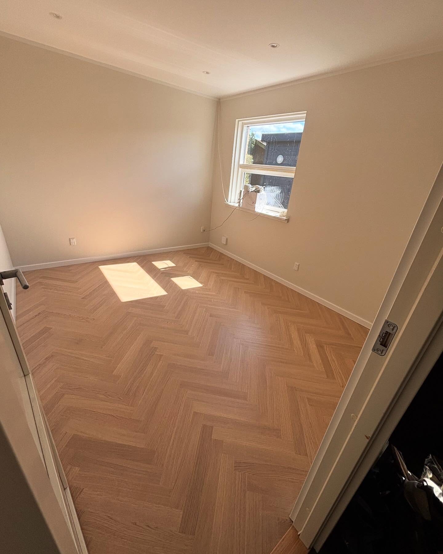 Værelser Renovering - Sildebensgulv Hvidpigmenteret - Schaefer & Risom